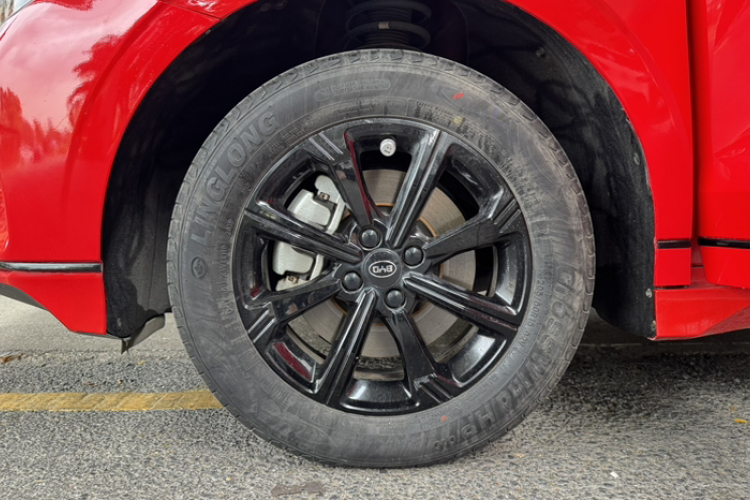 BYD e2 2019 immagine di auto #10