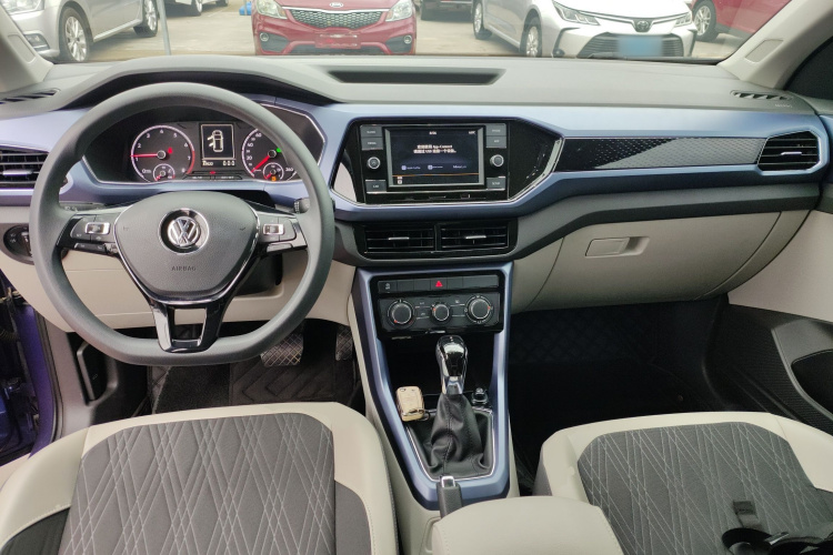 Volkswagen T-Cross 2020 #10 Volkswagen T-Cross 2020 car image #10
