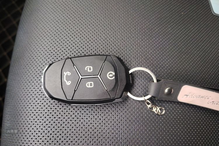 Lynk & Co 02 2018 #10 Lynk & Co 02 2018 car image #10