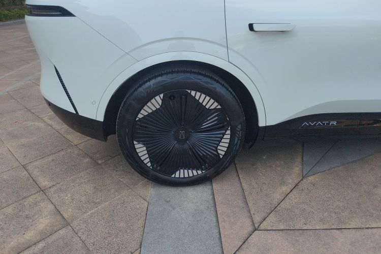 Avatr 11 2024 car image #10