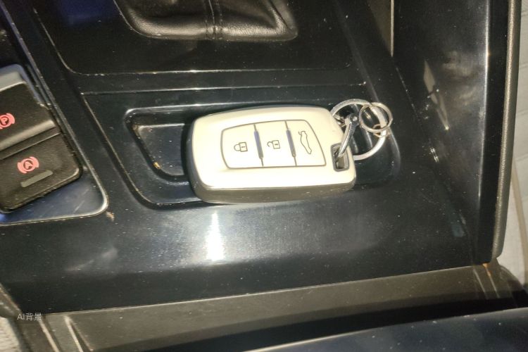 T5 2018 car image #10
