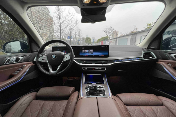 BMW X7 2023 صورة سيارة #10