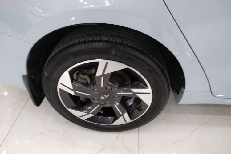 GEELY Emgrand L HiP 2023 صورة سيارة #10