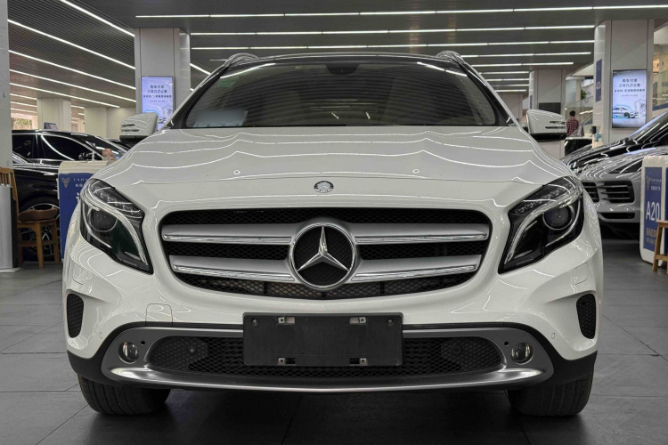 Mercedes-Benz GLA Class 2015 immagine di auto #10