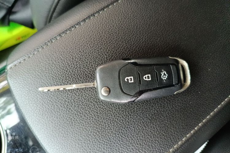 Ford Mondeo 2015 car image #10