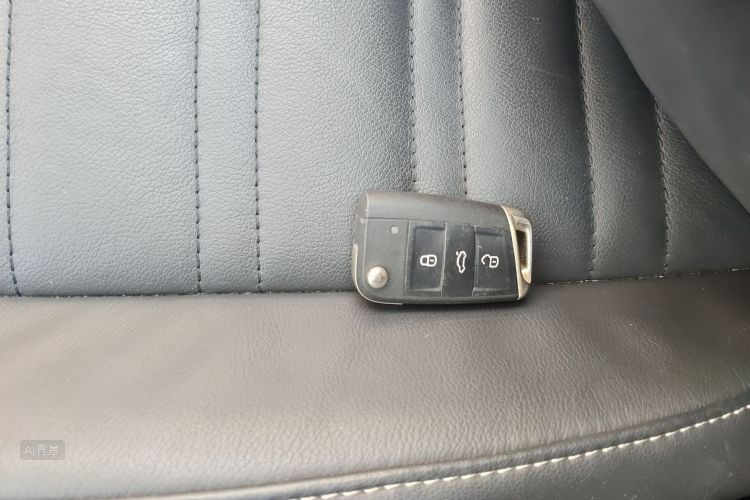 Volkswagen Touran 2020 car image #10