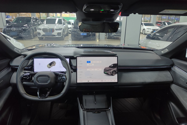 Lynk & Co 08 EM-P 2024 car image #10