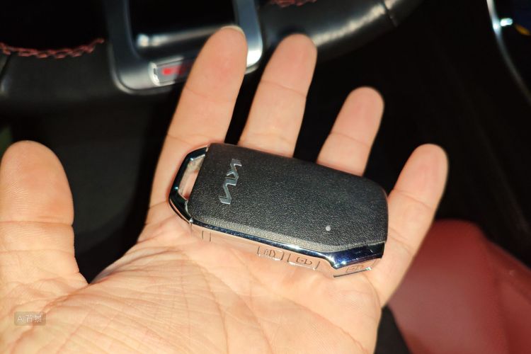 Kia K5 2021 car image #10