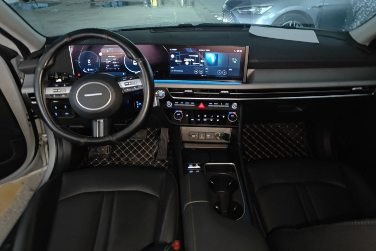 Hyundai Sonata 2024 immagine di auto #10