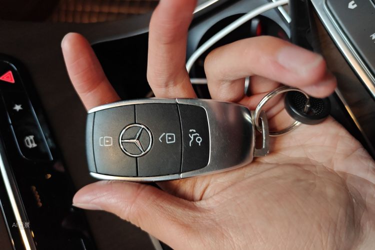 Mercedes-Benz GLC Class 2020 car image #10