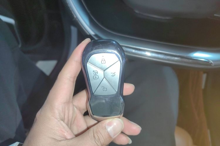 Xpeng G9 2023 صورة سيارة #10