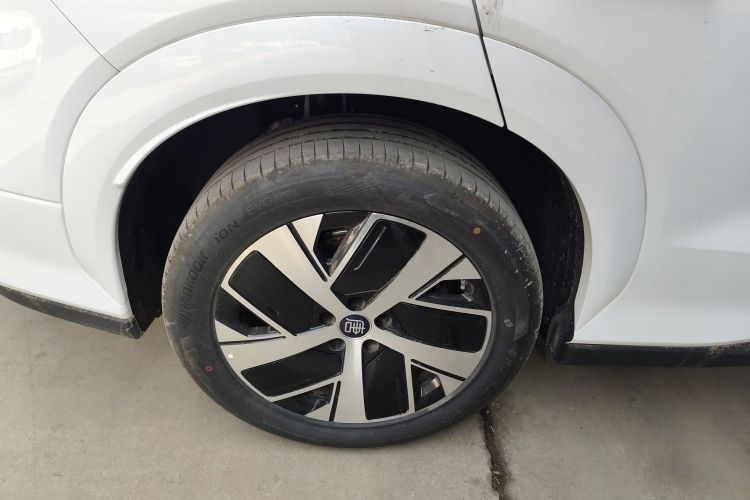 BYD Tang L 2025 immagine di auto #10