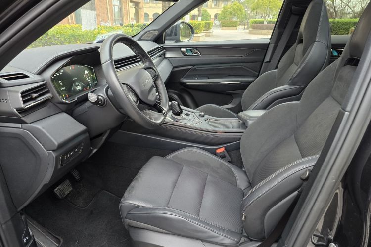 Lynk & Co 01 EM-P 2022 car image #10