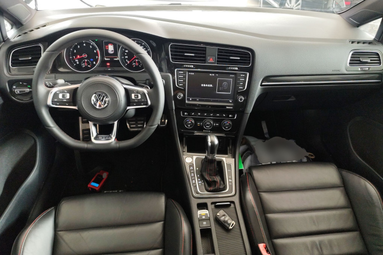 Volkswagen GolfGTI 2017 immagine di auto #10