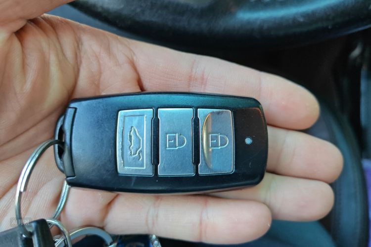 Forthing SX6 2016 car image #10