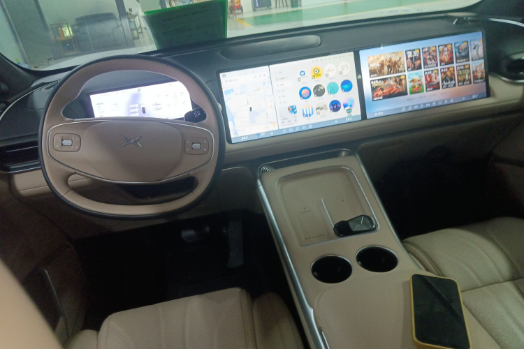 Xpeng G9 2025 car image #10