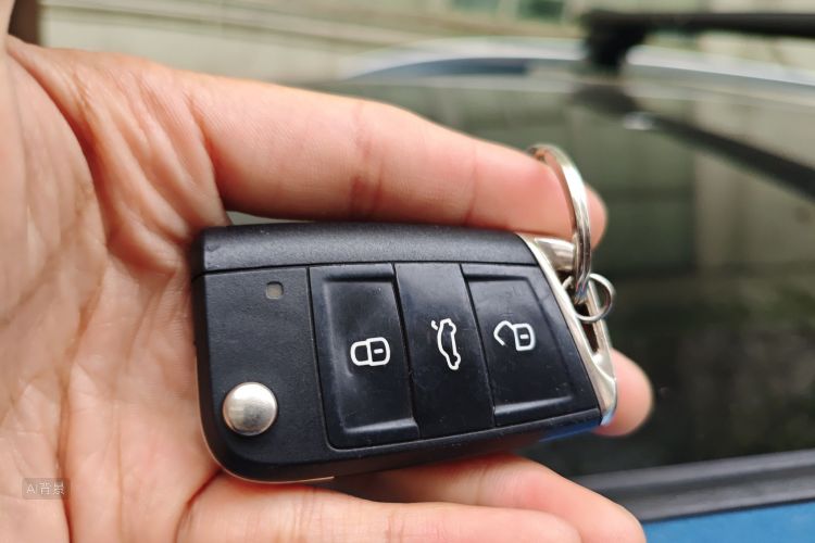 Volkswagen Touran 2018 car image #10