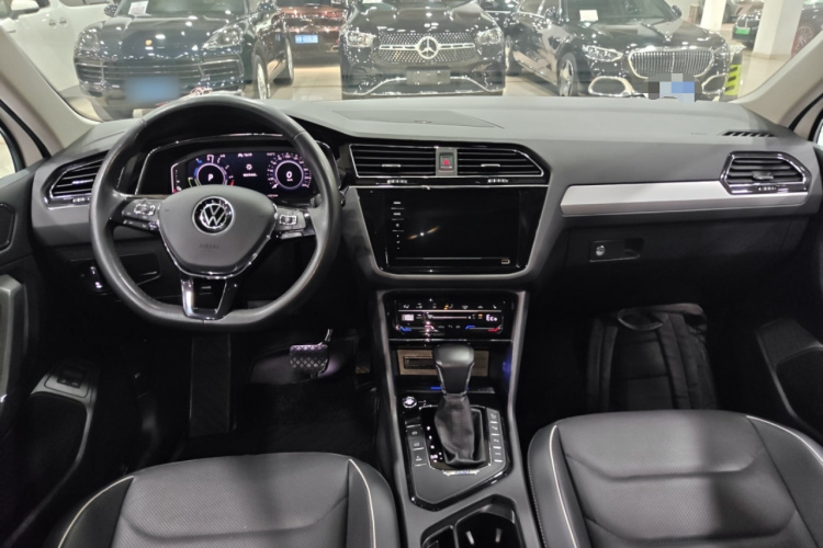 Volkswagen Tiguan L New Energy 2021 immagine di auto #10