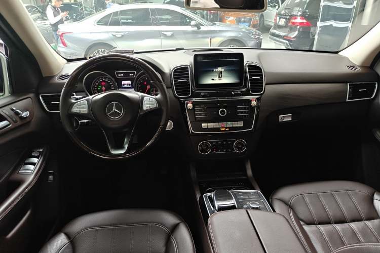 Mercedes-Benz GLE Class 2016 car image #10