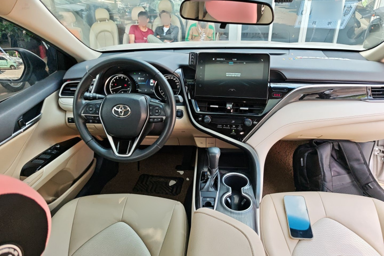 Toyota Camry 2023 immagine di auto #10