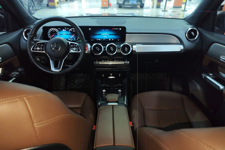 Mercedes-Benz GLB Class 2023 car image #10