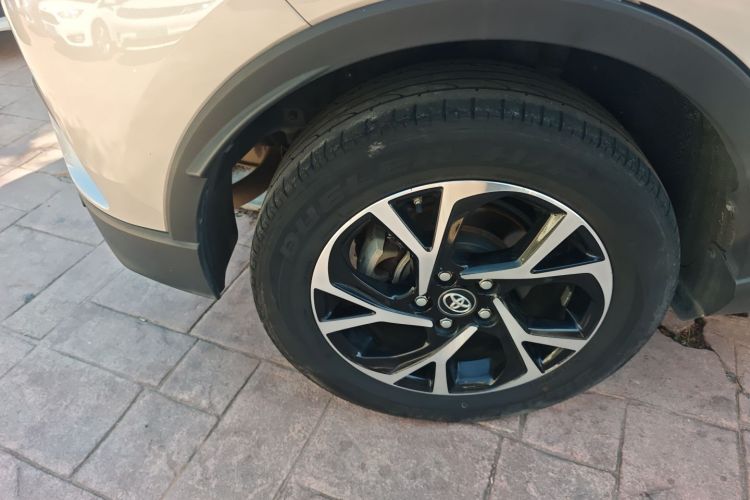 Toyota C-HR 2021 car image #10