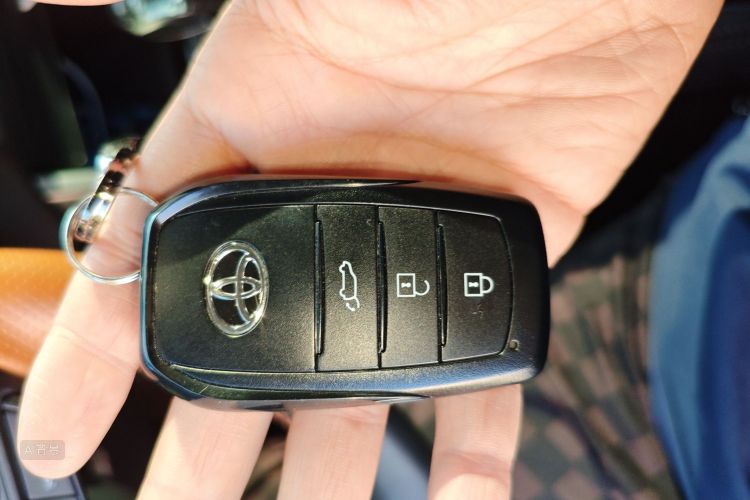 Toyota Frontlander 2023 car image #10