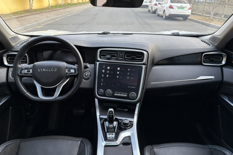 Lynk & Co 01 EM-P 2018 car image #10