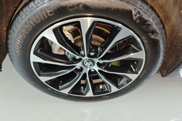 Toyota Avalon 2023 car image #10