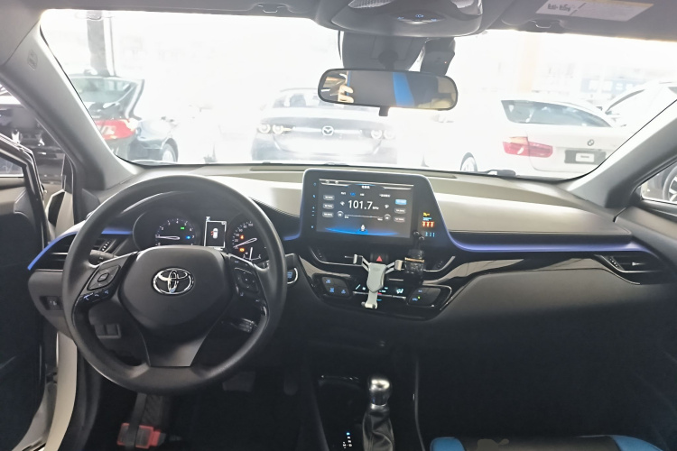 Toyota C-HR 2019 car image #10