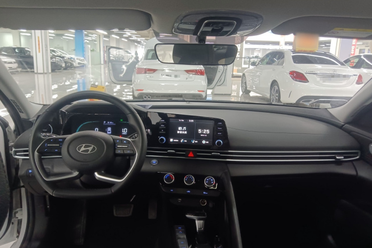 Hyundai Elantra 2024 immagine di auto #10