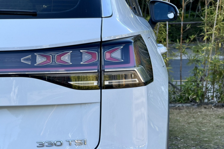 Volkswagen Tayron 2023 immagine di auto #10