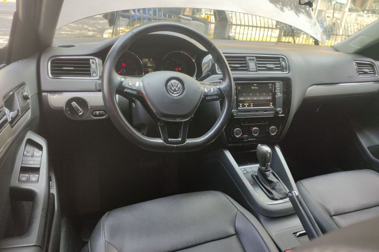 Volkswagen Sagitar 2018 صورة سيارة #10