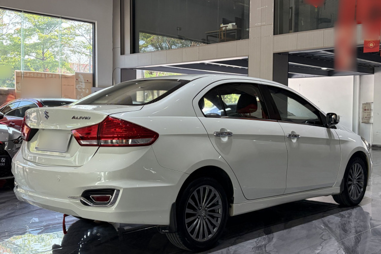 Suzuki Ciaz 2017 изображение автомобиля #10