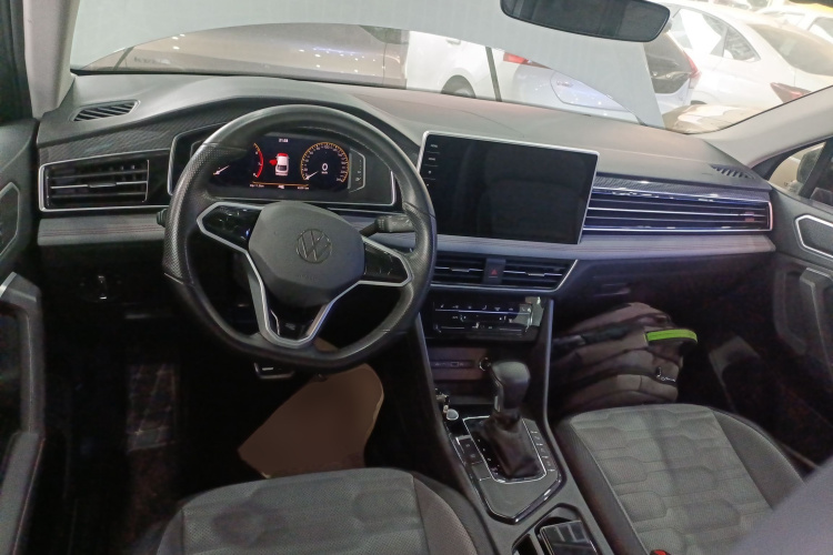 Volkswagen Tiguan X 2023 immagine di auto #10