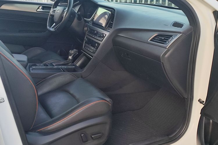 Hyundai Sonata 2015 car image #10