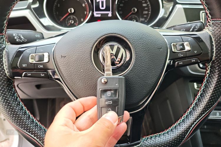 Volkswagen Touran 2018 immagine di auto #10