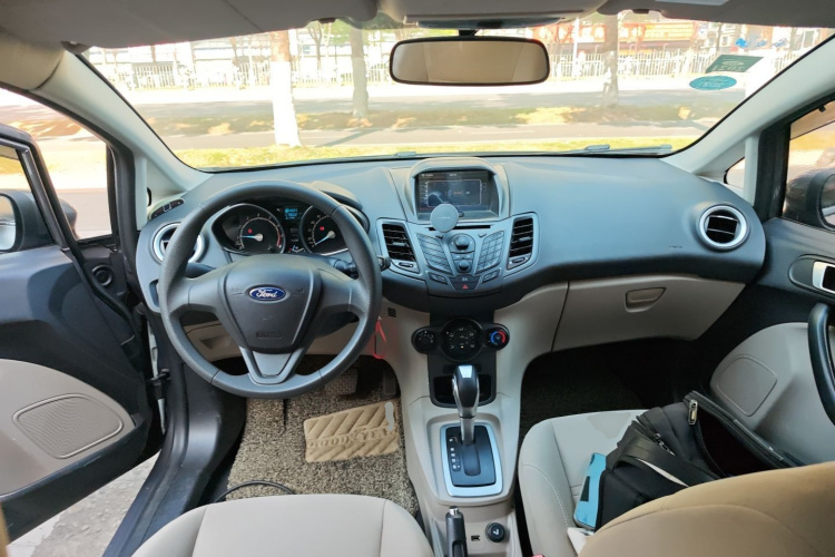 Ford Fiesta 2015 car image #10