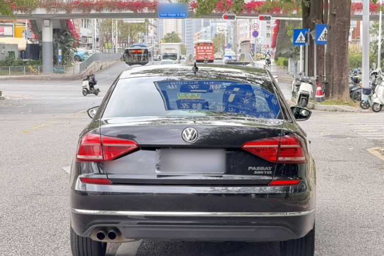 Volkswagen Passat 2018 car image #10