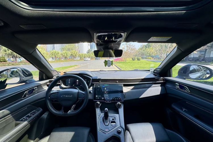 Lynk & Co 01 EM-P 2022 car image #10
