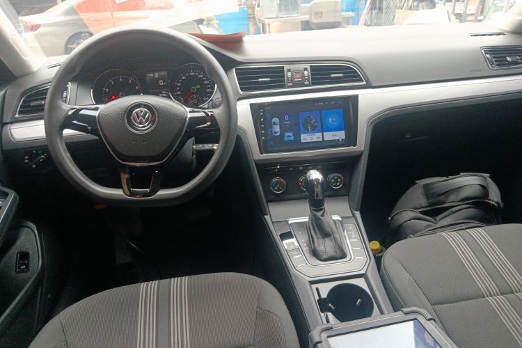 Volkswagen Lamando 2018 immagine di auto #10