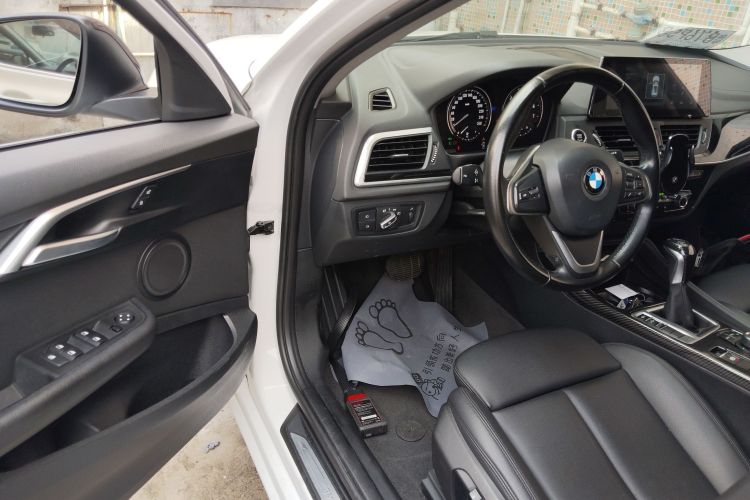 BMW 1 Series 2018 immagine di auto #10