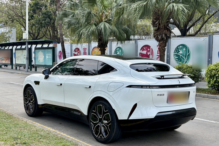 Avatr 11 2023 immagine di auto #10