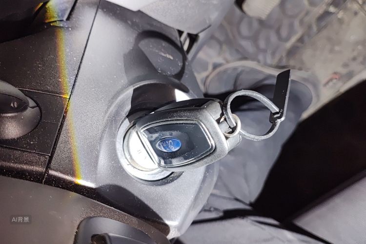 Ford Kuga 2013 immagine di auto #10