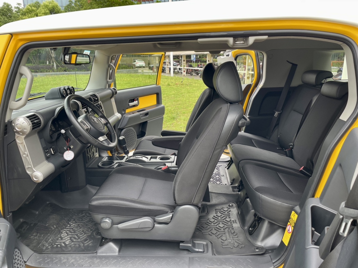 Toyota FJ Cruiser 2018 immagine di auto #10