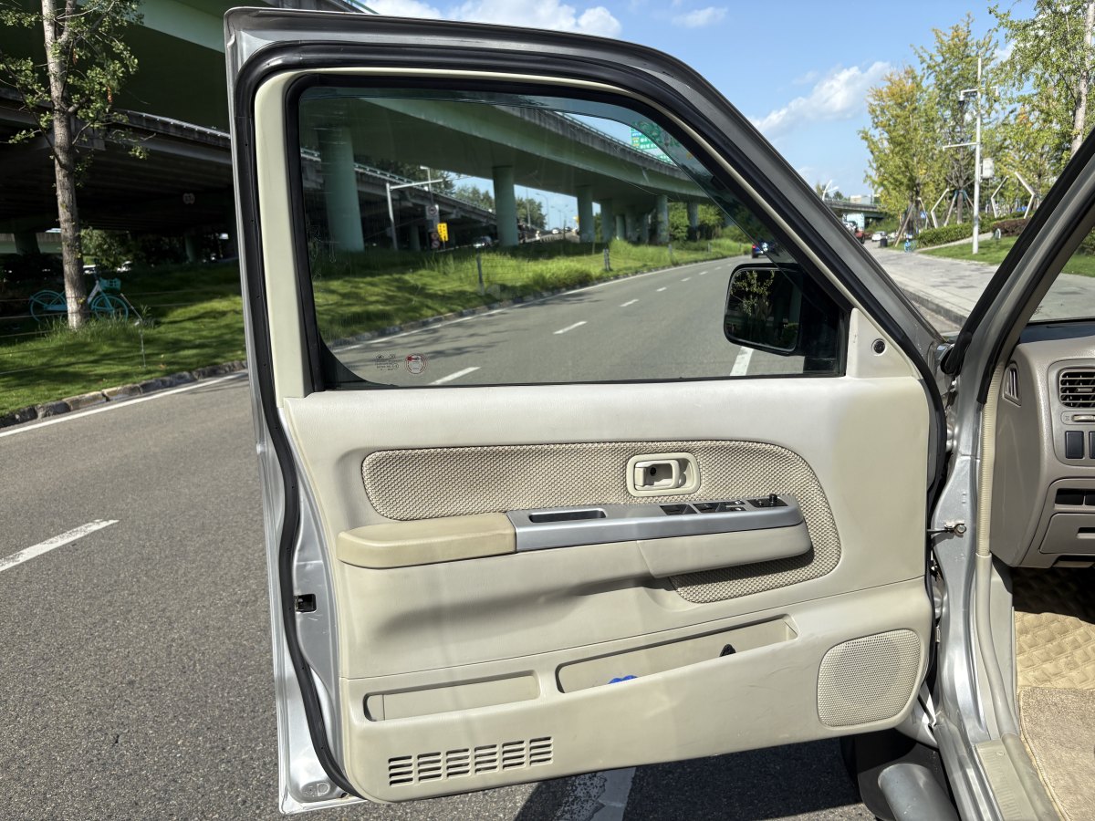 日产 日产帕拉丁 2011 汽车图片 #10