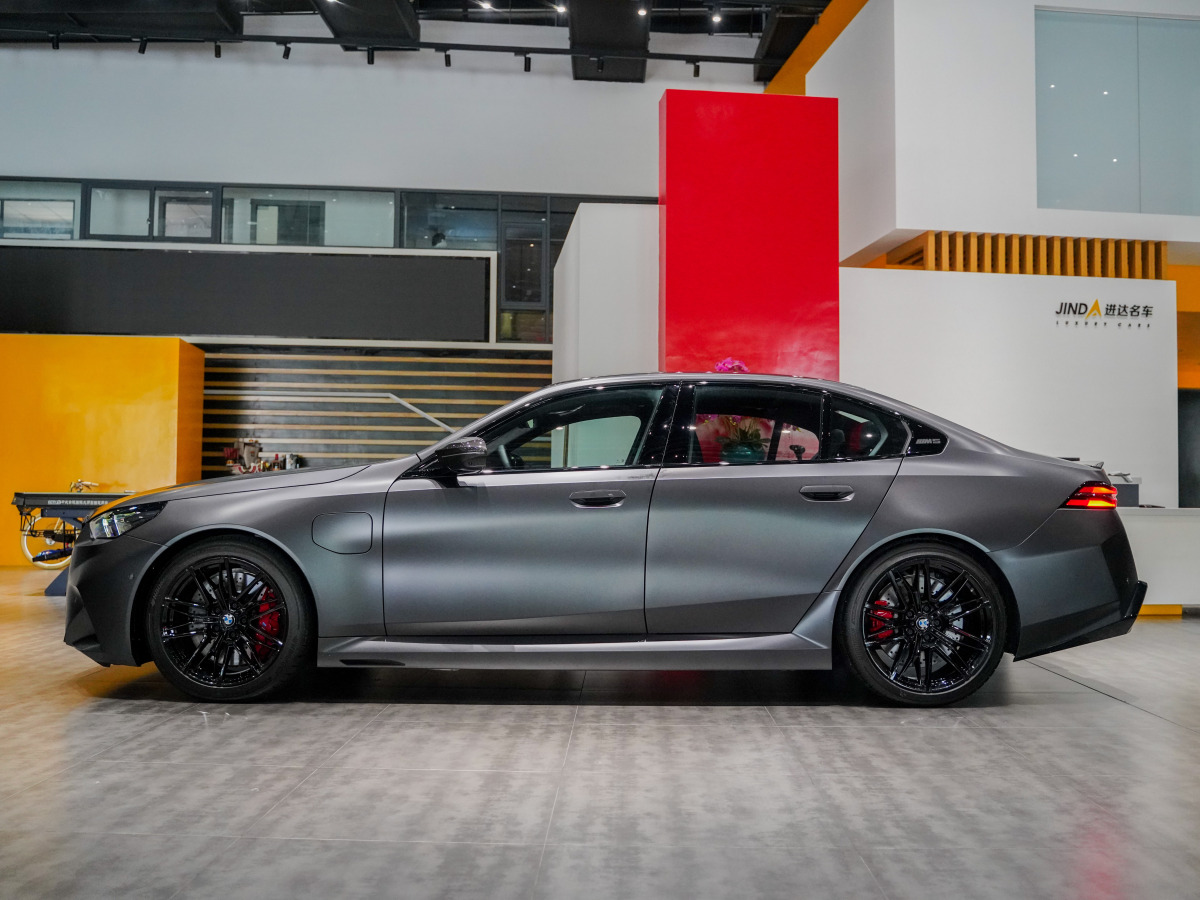 BMW M5 New Energy 2024 immagine di auto #10