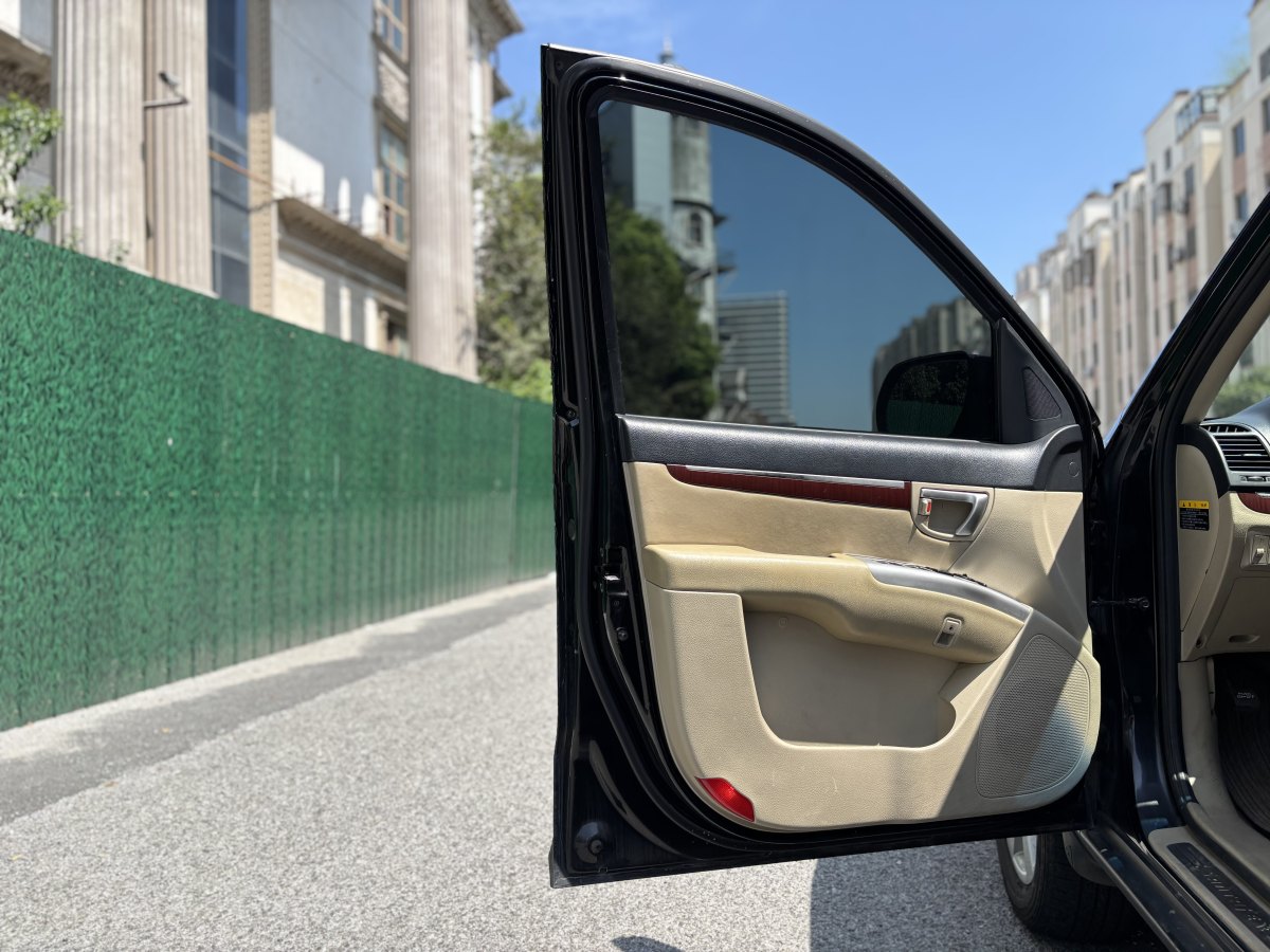 Hyundai Santa Fe Classic 2009 car image #10