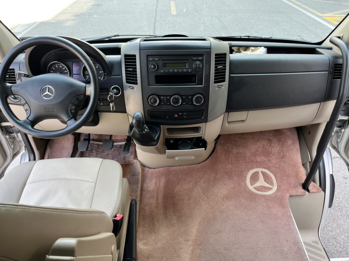 Mercedes-Benz Sprinter 2013 car image #10