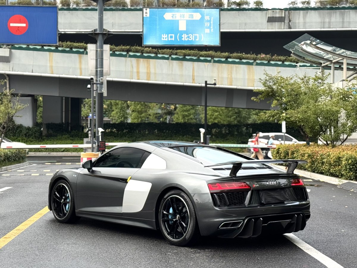 Audi R8 2019 car image #10